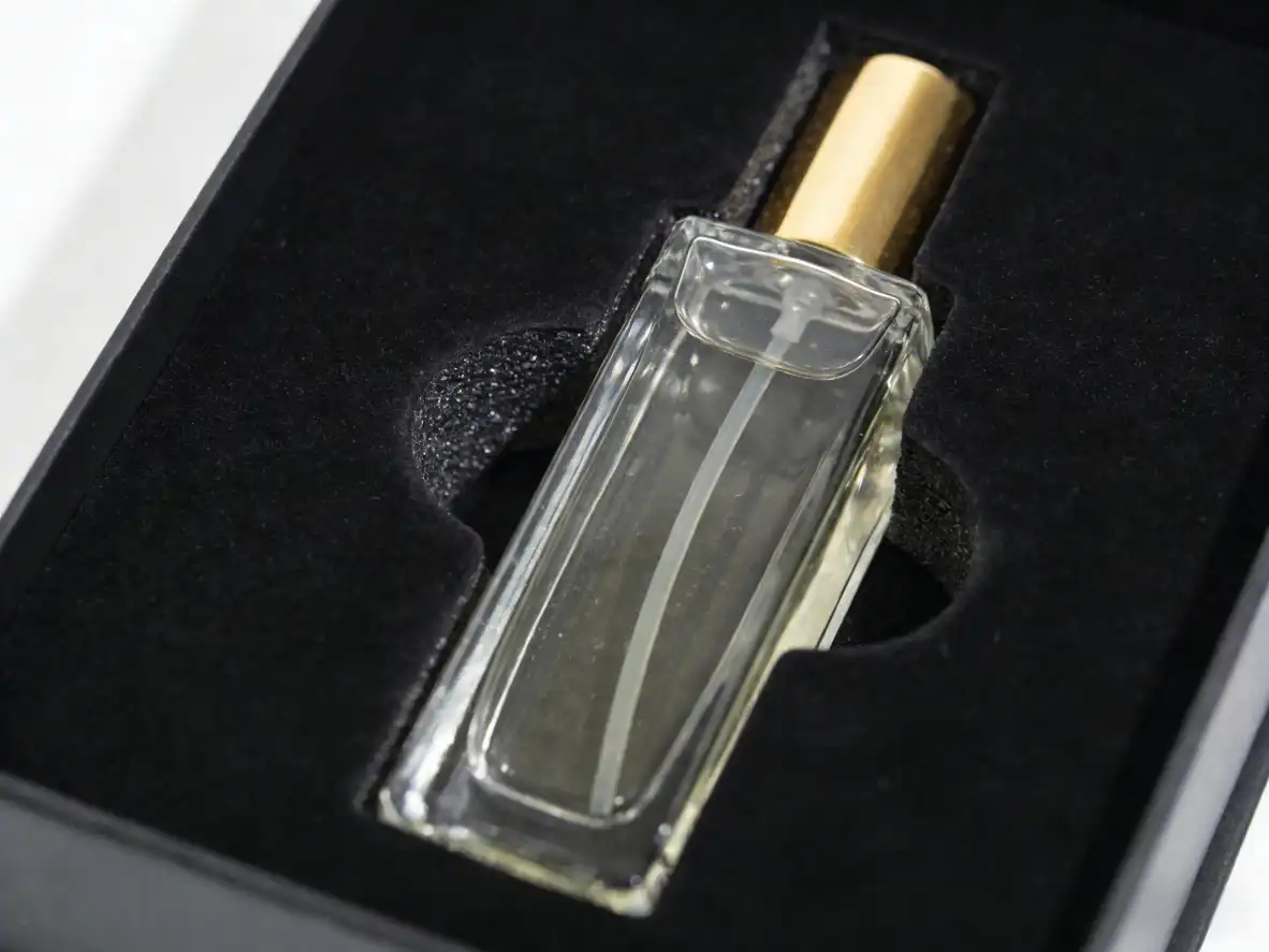 Rigid perfume gift box structure with custom insert for glass bottle