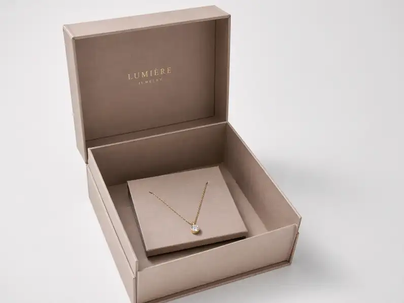 jewelry gift box mistake with oversized structure and poor insert fit