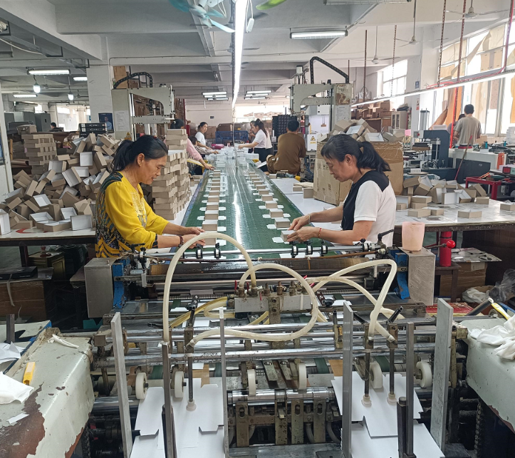 Rigid box production workshop